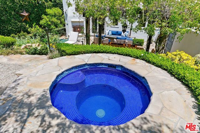 331 S Medio Drive, Los Angeles CA: https://media.crmls.org/mediaz/018b1335-f8b4-418e-b675-8785cdd73e7a.jpg