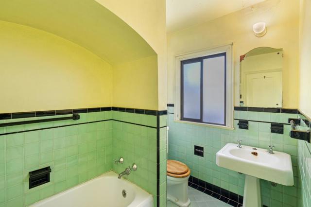 1317 Laguna Avenue, Burlingame CA: https://media.crmls.org/mediaz/018b2331-d3db-4db4-8d5b-f6454f7d4638.jpg