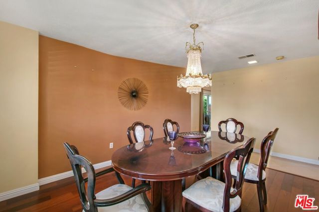 4272 Don Carlos Drive, Los Angeles CA: https://media.crmls.org/mediaz/018c02ce-09d3-43c9-96ca-791228d9ed88.jpg