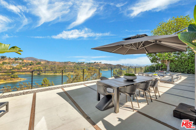 2960 LAKERIDGE Drive, Los Angeles CA: https://media.crmls.org/mediaz/018cd70a-8f53-49d9-b35b-7d6c24664706.jpg