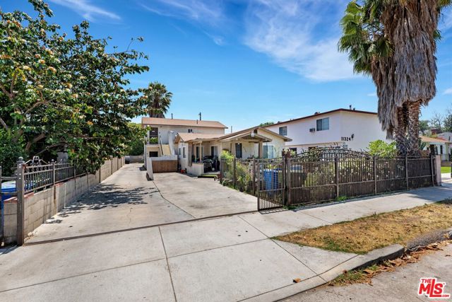 11320 Emelita Street, North Hollywood CA: https://media.crmls.org/mediaz/018cd734-457b-4f63-ab94-85dc88cb4673.jpg