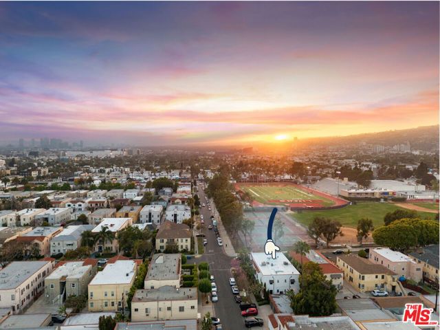 500 N Genesee Avenue, Los Angeles CA: https://media.crmls.org/mediaz/018d0308-09f4-4ee1-9cf1-5b1e2843fbb9.jpg