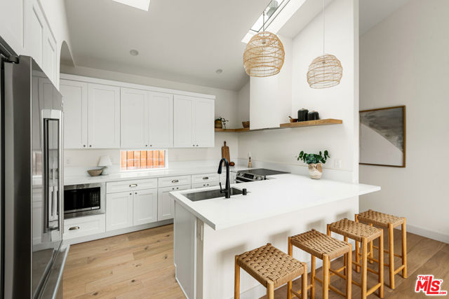 11840 Juniette Street, Culver City CA: https://media.crmls.org/mediaz/018d8a84-cce9-473a-820b-4232fa994c70.jpg