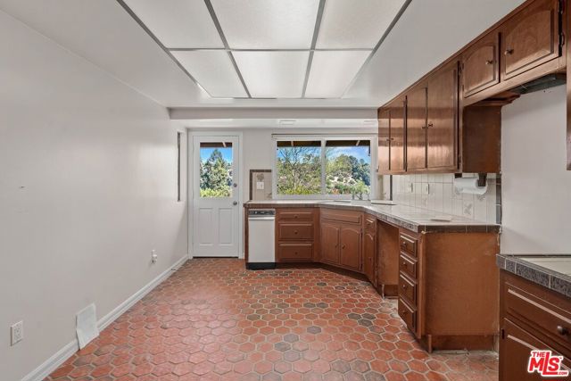 2654 Basil Lane, Los Angeles CA: https://media.crmls.org/mediaz/018dd148-3194-450b-baac-2891890c8f5a.jpg