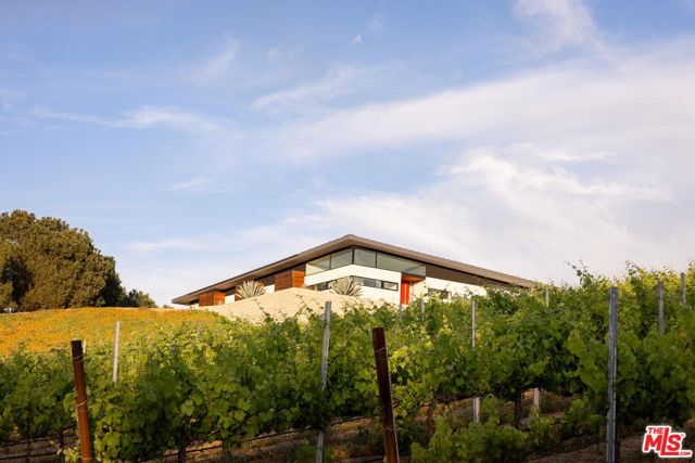 36453 Via El Pais Bonita, Temecula CA: https://media.crmls.org/mediaz/018dd8b6-1def-49ed-bb87-52e6fcaecb98.jpg