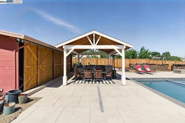 2680 Marina Ave., Livermore CA: https://media.crmls.org/mediaz/018df929-ef5f-4e29-a5e0-8e40ec1e68ad.jpg