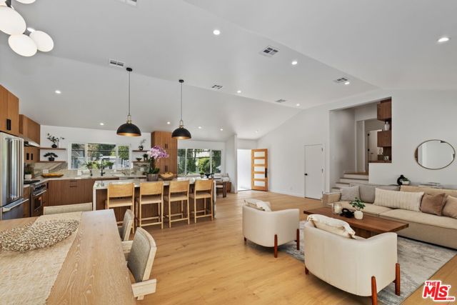 224 N Bundy Drive, Los Angeles CA: https://media.crmls.org/mediaz/018e0a82-9424-4e9f-893d-7ae696662188.jpg
