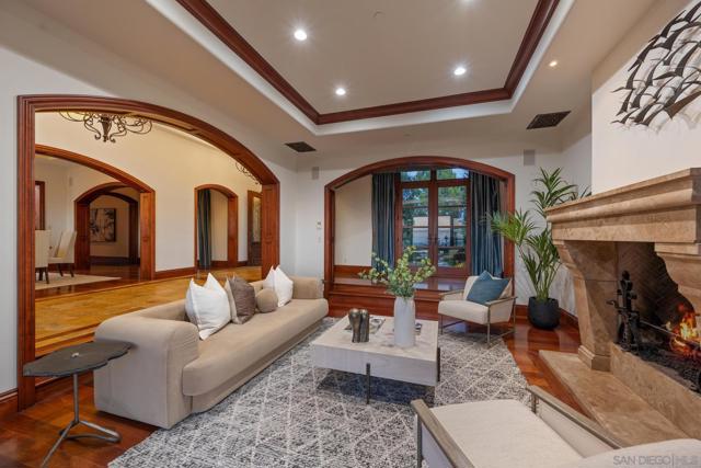15707 Blue Crystal Trl, Poway CA: https://media.crmls.org/mediaz/018f26e0-3ef6-46a4-907f-4bbb481351d9.jpg
