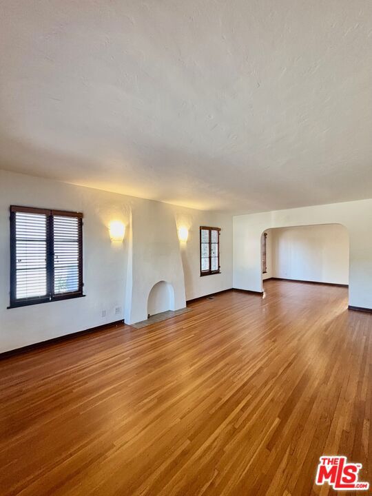 2439 West Silver Lake Drive, Los Angeles CA: https://media.crmls.org/mediaz/018f8724-5112-415e-9296-55e50f80d1cd.jpg