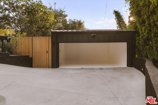 737 Halliday Avenue, Los Angeles CA: https://media.crmls.org/mediaz/018fdbf1-4d0b-4820-be74-3c5dc0275d3c.jpg