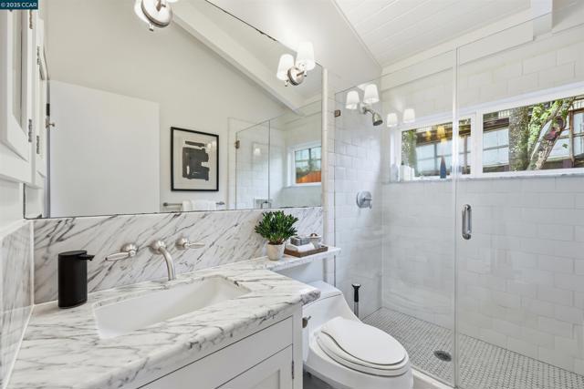 129 Spring Rd, Orinda CA: https://media.crmls.org/mediaz/018fef54-5c3a-4720-ae96-e896683926a0.jpg