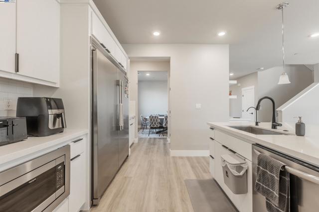 2306 Mozart avenue, Lathrop CA: https://media.crmls.org/mediaz/0190142d-1dc1-4b39-86e6-59c501a5b912.jpg