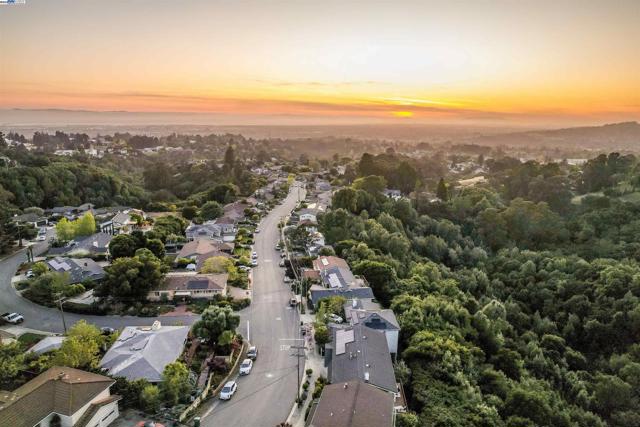 3218 Oakes Dr, Hayward CA: https://media.crmls.org/mediaz/0191e69f-9372-4d83-8531-eba925959896.jpg
