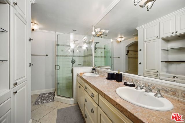 10229 Variel Avenue, Chatsworth CA: https://media.crmls.org/mediaz/019267f7-adf2-48e5-b313-2ff63217b141.jpg