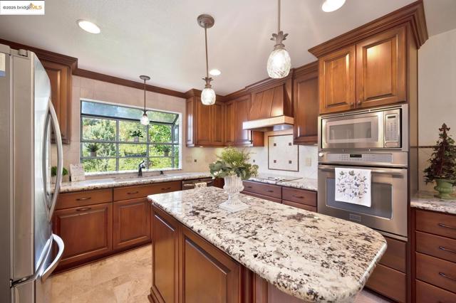 3196 Sudbury RD, Cameron Park CA: https://media.crmls.org/mediaz/01934a62-e61d-48c4-89cf-9db015b440ce.jpg