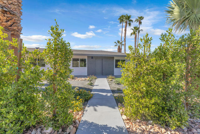 44635 San Carlos Avenue, Palm Desert CA: https://media.crmls.org/mediaz/0193b9b3-cbc9-4f13-a0ca-f22cecb0719e.jpg
