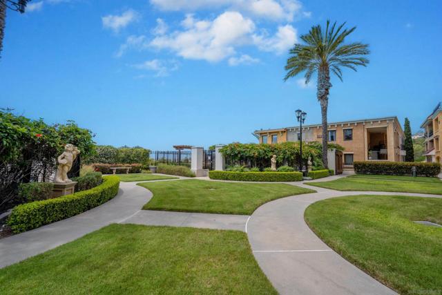 1000 Genter St, La Jolla CA: https://media.crmls.org/mediaz/0193e349-f472-47ca-b3c0-6c8e4f00f488.jpg