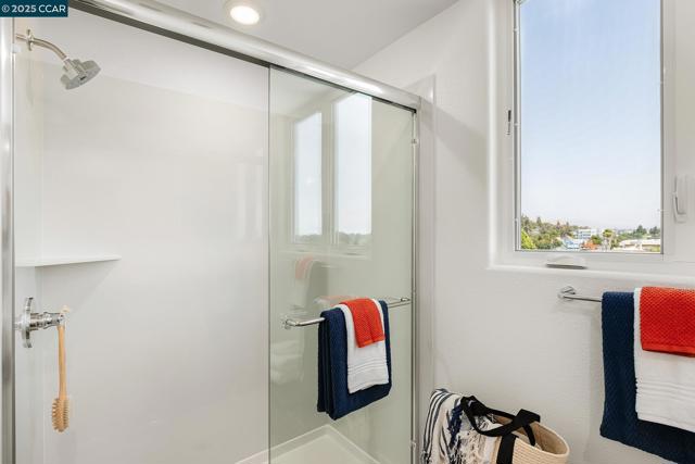 27263 Lumina Ct, Hayward CA: https://media.crmls.org/mediaz/019403ae-0c34-4533-86b4-b24ec32d5b8d.jpg