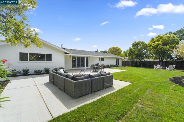 3715 Liscome Way, Concord CA: https://media.crmls.org/mediaz/01941cb4-d61b-4449-b95c-9f01fc3483a0.jpg