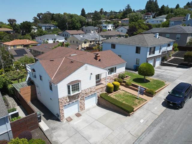 3709 Kenwood Avenue, San Mateo CA: https://media.crmls.org/mediaz/01942f9e-08e2-4cd0-9b16-f9fb8d02eef0.jpg
