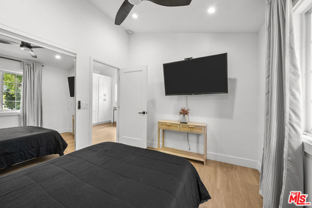 5656 Penfield Avenue, Woodland Hills CA: https://media.crmls.org/mediaz/01944efe-d8dd-46ec-9314-fa3f24a33feb.jpg