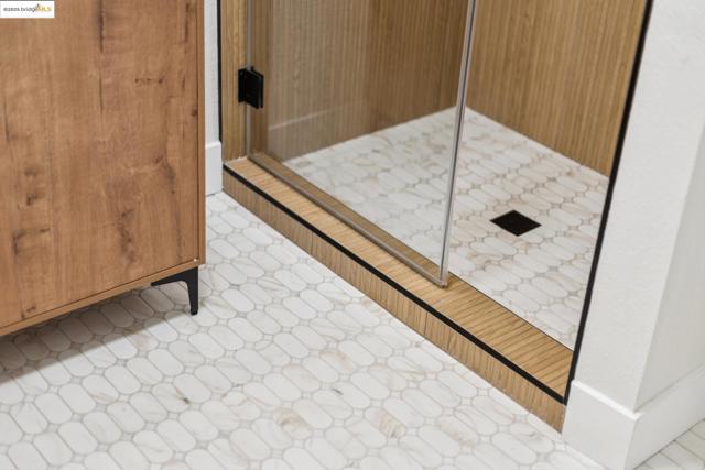 17032 Broadway Ter, Oakland CA: https://media.crmls.org/mediaz/019450f7-173d-4a02-9559-ff950dc8cc7e.jpg