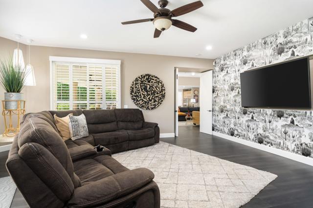 Second living room/den