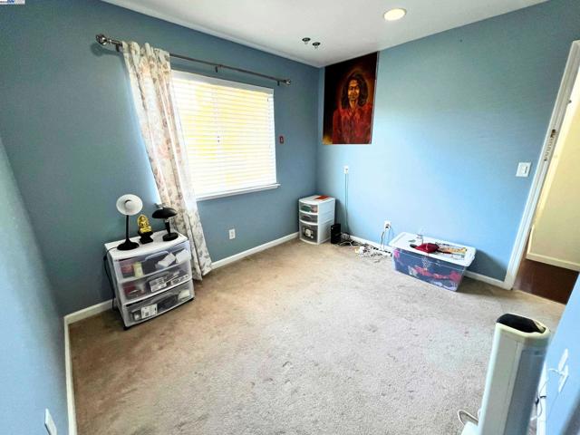 85 Phillips Ct, Tracy CA: https://media.crmls.org/mediaz/0194762b-c6ff-4e0e-834b-e4efa8a9e15b.jpg