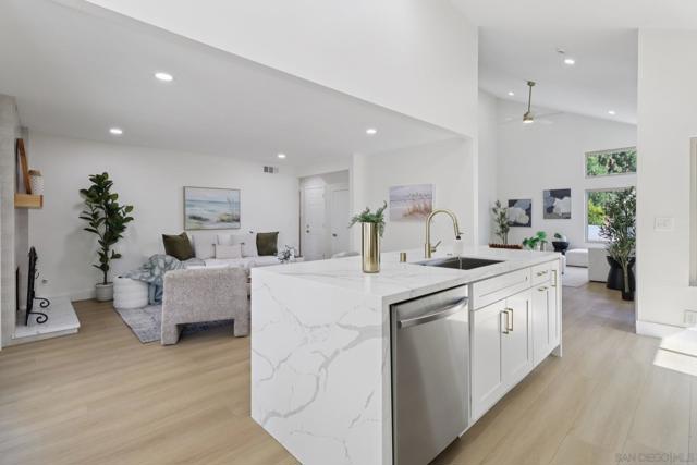 12880 War Horse St, San Diego CA: https://media.crmls.org/mediaz/01957e6b-9c6c-4473-933a-4d3335c6b854.jpg