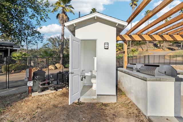 26086 Bear Valley Heights Road, Escondido CA: https://media.crmls.org/mediaz/01958676-f0bc-439b-a1a1-20a3bc3a6892.jpg