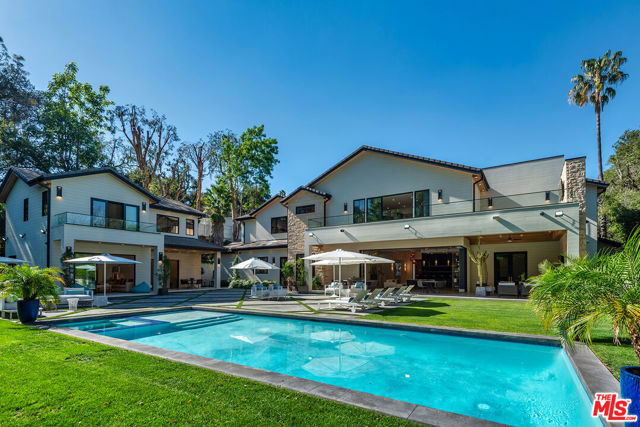16144 HIGH VALLEY Place, Encino CA: https://media.crmls.org/mediaz/0195d254-89ae-409b-ad0d-1808018624a0.jpg