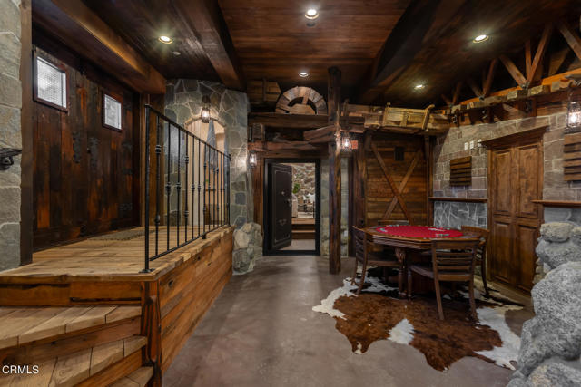 5065 Indianola Way, La Canada Flintridge CA: https://media.crmls.org/mediaz/0195ea6d-3573-4f20-98fc-1322aca7856c.jpg