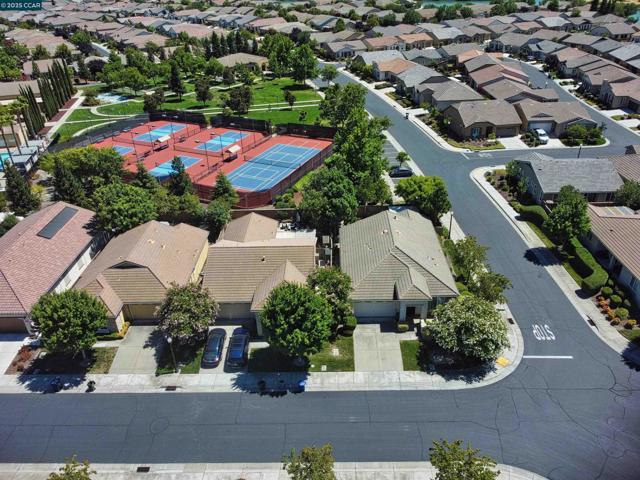 335 Suez Canal Lane, Sacramento CA: https://media.crmls.org/mediaz/01965d27-192f-4d87-8412-77ea2da0f3c8.jpg