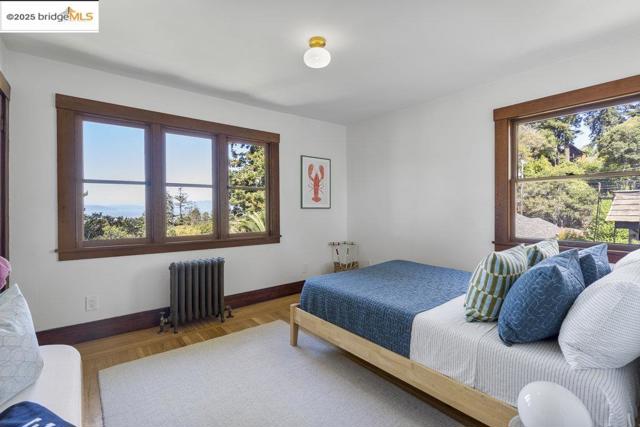 1398 Scenic Ave, Berkeley CA: https://media.crmls.org/mediaz/019681b6-3f4a-42cf-a6e4-7dc5c1916c73.jpg