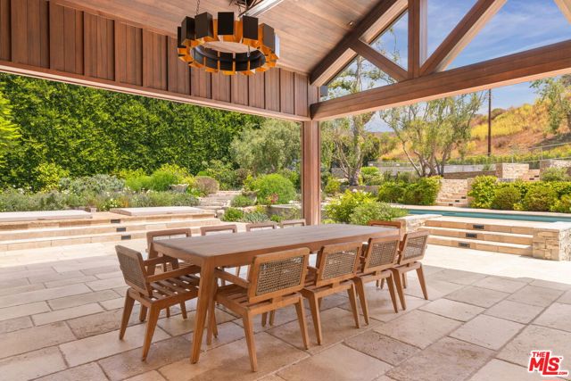 937 & 935 Las Lomas Avenue, Pacific Palisades CA: https://media.crmls.org/mediaz/0197321a-eecc-4606-871c-afcc58a9182b.jpg