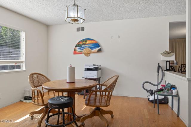 2833 Sailor Avenue, Ventura CA: https://media.crmls.org/mediaz/01978ce8-c9ef-428a-9f0d-366e0d8322b9.jpg