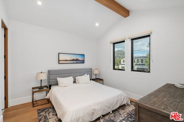 4937 Rubio Avenue, Encino CA: https://media.crmls.org/mediaz/01979b9b-f89b-4d02-8203-3f672d25278c.jpg