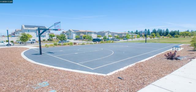 3805 Havengate Way, Sacramento CA: https://media.crmls.org/mediaz/0197b77f-ec77-45fc-a9ee-7cb86c644631.jpg
