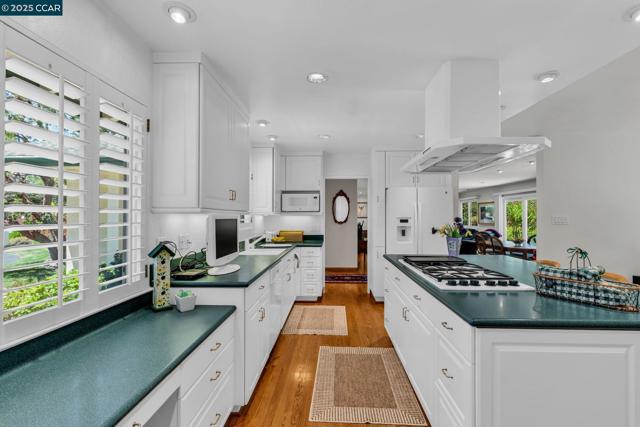 2032 Vanderslice Ave, Walnut Creek CA: https://media.crmls.org/mediaz/0198187d-404d-4036-9149-45ec6b9a6eca.jpg