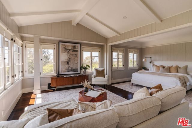 463 N Greencraig Road, Los Angeles CA: https://media.crmls.org/mediaz/0198ab0f-e0ba-4426-ac28-26f208bbc43a.jpg