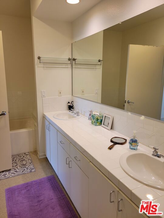 11870 WASHINGTON Place, Los Angeles, California 90066, 2 Bedrooms Bedrooms, ,2 BathroomsBathrooms,Condominium,For Sale,WASHINGTON,24425755