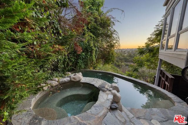 3625 Serra Road, Malibu CA: https://media.crmls.org/mediaz/01992536-f5ce-4f2a-82c9-95d4f9cc33d2.jpg