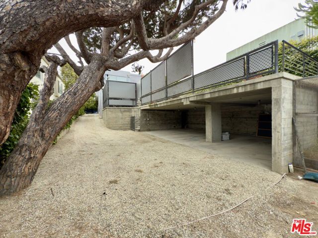 2714 4th Street, Santa Monica CA: https://media.crmls.org/mediaz/01998fb9-f65e-4b7a-825d-dccacb2d977e.jpg