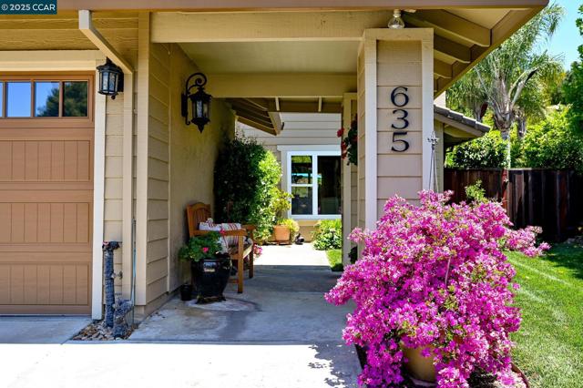635 Canyon Crest Rd. E., San Ramon CA: https://media.crmls.org/mediaz/019a9ab5-e1a7-4d95-b550-5082bd897d05.jpg