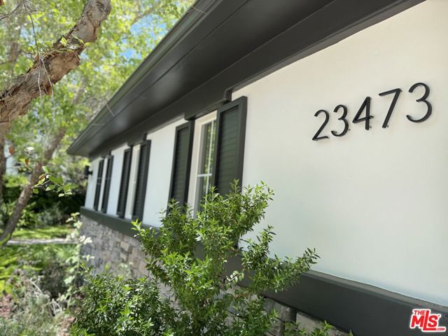 23473 Palm Drive, Calabasas CA: https://media.crmls.org/mediaz/019b05ed-053a-4ba6-8790-1439b1d57008.jpg