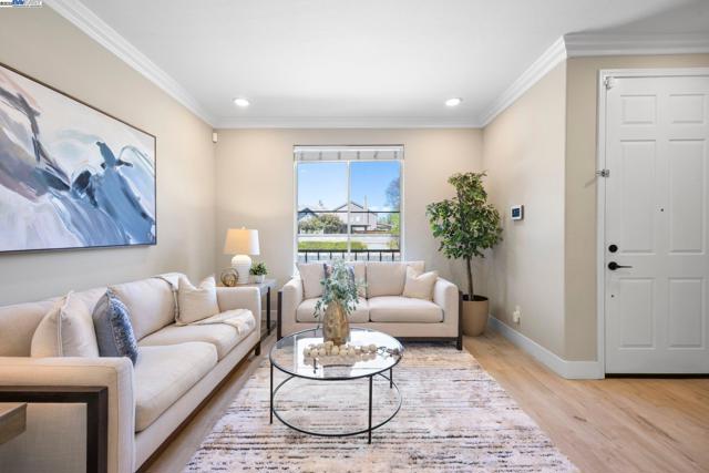 198 Continente Ave, Brentwood CA: https://media.crmls.org/mediaz/019bde67-0612-4ff1-aa39-4a8609393025.jpg