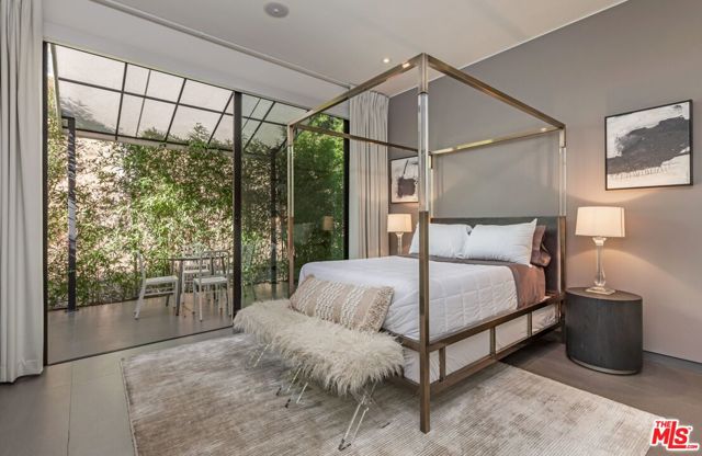 2002 LOMA VISTA Drive, Beverly Hills CA: https://media.crmls.org/mediaz/019be3f7-29bf-4625-a1b6-8bba7e9f0ff7.jpg