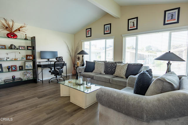 2491 Apple Lane, Oxnard CA: https://media.crmls.org/mediaz/019ca7de-6539-4274-8c2e-2cae65566e42.jpg