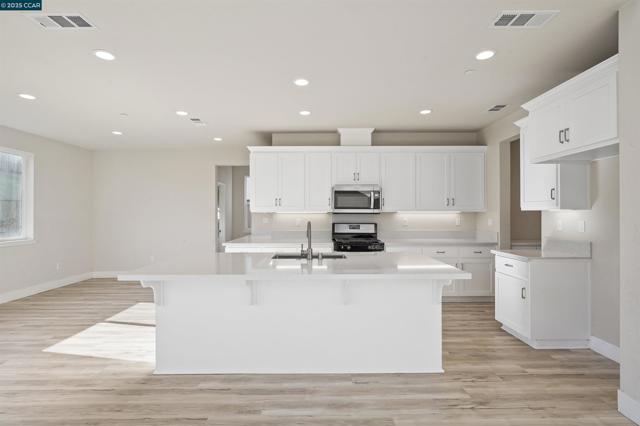 5541 Promontory Way, Antioch CA: https://media.crmls.org/mediaz/019cd152-7ce7-42ce-aad0-4d8daf45f013.jpg