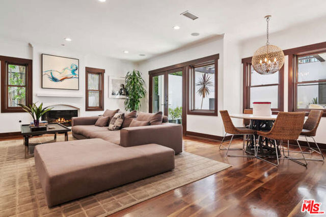 14318 Valley Vista Boulevard, Sherman Oaks CA: https://media.crmls.org/mediaz/019d0ed6-08f4-49e3-9295-3ebf933958e9.jpg